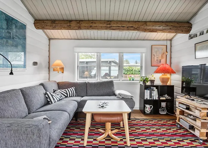 2 Bedroom Gorgeous In *